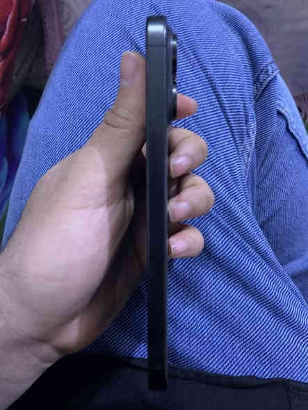 15 برو ماكس 256 بطارية 88مكفول كفالة عامة ما مفتوح ولا مبدل بي شي ويا بس كارتون مكاني بصرة الجبيلة مقابيل شارع السايلو *********** سعر 1050 وبي مجال
