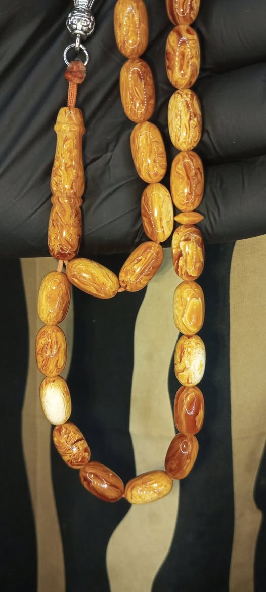 ذهب الرجاال ...
سبحة من حجر الكهرب البولوني الطبيعي الأصلي برائحة السرو الفواحة التي تظهر بوضوح مع الحرارة والاستعمال، تأتي بـ 33 حبة من الخرز المقصوص بشكل برميل قياس 12*4 ملم وبوزن إجمالي يبلغ 23 جراماً لصافي الخامة بدون الشرابة

للاستفسار 0798933881


**إذا كنت صاحب هذا الإعلان وتريد حذفه لأي سبب، رجاءا أرسل رسالة إلى الدعم الفني**