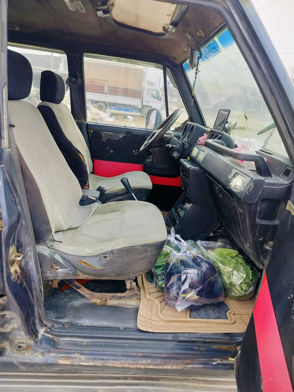 السلام عليكم من رخصه الأدمن كالوبر موديل 91رقم بابل مكينه وكير عادي كاز بلادي مصبوغه حزام جمالي حداديه نضيفه كهربائيات شغاله دواخل نضيفه 
مكان السيارة بابل الحمزه الغربي 
السعر 26 وبيه مجال بسيط 
موبايل ***********
***********
