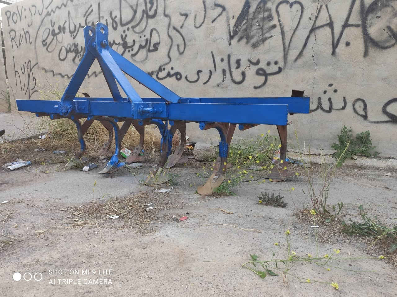 ئه م خه رماشه بو فروشتنه بي كيشه به
ناونيشان قه زايي به رده ره ش سه نته ري قه زا
ژماره موبايل/***********
