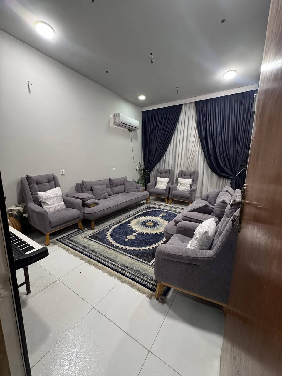 #بيع_سريع 

#دار_للبيع_مساحه_130متر_واجه_6اونص_نزال20
يحتوي على غرف نوم +صاله+مطبخ+ستقبال+صحيات
نوع الملك طابو زراعي سند 25قرار محكمه 
📍العنوان بغداد الدوره مدخل البوعيثه قرب المجزره 
الاستفسار ***********
