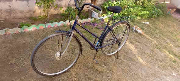 السلام عليكم متاح بايسكل حجم 27 فول نضافى مكاني ديالى شهربان الاحمر السعر 40 بي مجال  ***********
