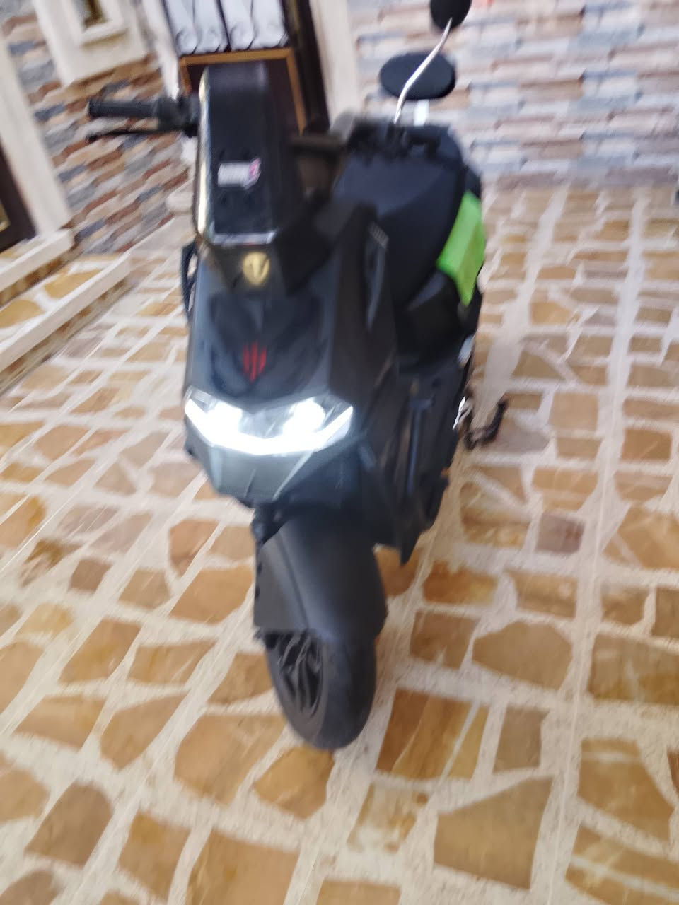 السلام عليكم درجة TAiLG النوعيهT73 الون اسود فحمي 
بطارية نضيف 🔋فول اشير يمن يسر ليت عليه نصي درجة جديد وضع شركة درجة مل بيت تخذه متصرف عليه كلشي جهاز اتصال عل رقم *********** درجة متعجبك لا تكسر بيه
