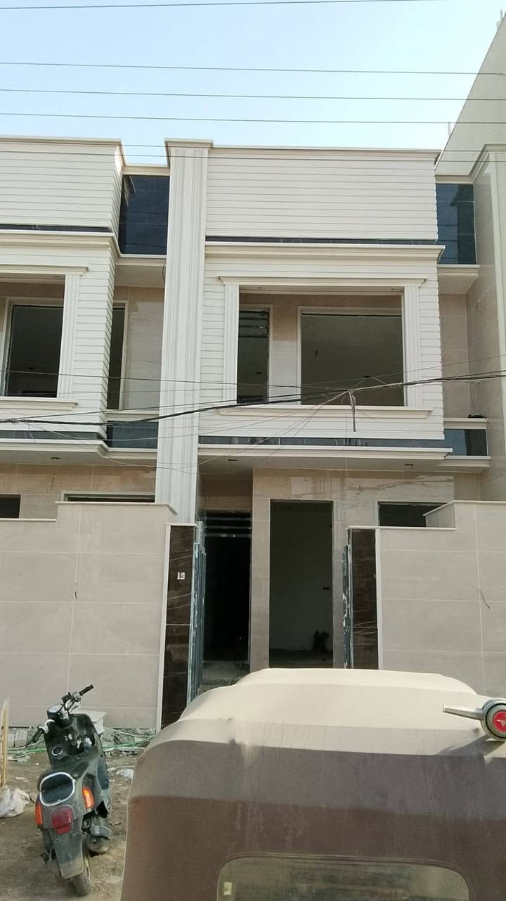 مشملات عدد اثنين متجاوره مساحة المشتمل ١٠٠م واجهه ٥نزال ٢٠م طابقين ثلاث نوم استقبال مطبخ خدمات مدخلين بناء درجه اولى حديث فارع شارع عريض ٢٠م رصيف ه م السعر ٢٨٠مليون الشعب قرب جامع الجهاد 
مكتب الشعب للعقار الشارع المقابل لمطعم حجي عادل ومصور الكنز هاتف ***********
يوجد واتس اب
