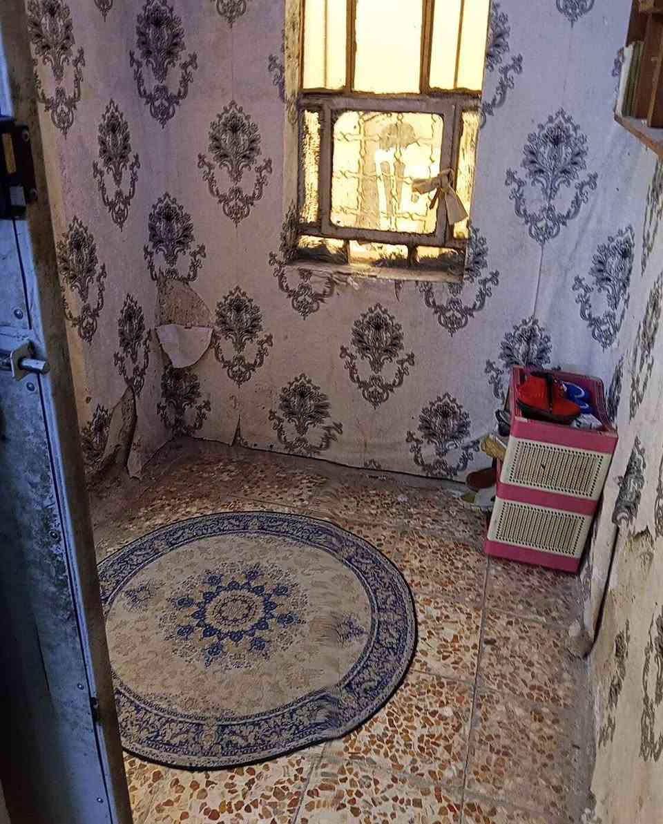 بيت للبيع العنوان الشعب شارع الصحة حي الجزائر قرب المركز الصحي للجزائر
تفاصيل البيت :الواجهة ٦ ..النزال ١٥ ....الطابق الأرضي يحتوي على استقبال واسع وكراج يوسع للسيارة وتزود من مساحته نوع السقف عكادة شيلمان ويحتوي الطابق الأرضي على مطبخ وحمام +تواليت وغرفة صغيرة للغسالة 

مدخلين للبيت من المطبخ ومن الاستقبال 

ويحتوي الطابق الاول على غرفتان واسعتان وبلكونة 

للاستفسار الاتصال على الرقم ***********

(السعر 120مليون )
المنطقة والموقع حلوات صيدلية وعيادة ومستوصف وفرن صمون ومطعم وانشائيات واسواقات مسافة السوق منه ٣ دقائق يعني موقع مريح
