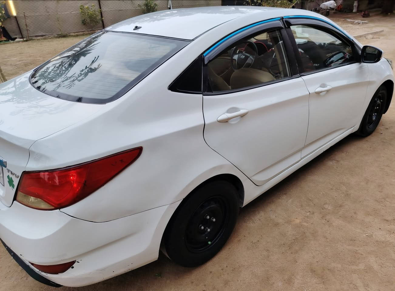 السعر 👈80 وبيها مجال *********** 

اكسنت 2013 خليجي مكينة 1600رقم جديد هزة جديدة كير مكينة تبريد تدفئة كفالة كهربائيات كلها جاهزة حدادية جديدة جاهزة للأخير  ... مكاني نجف 🌹
