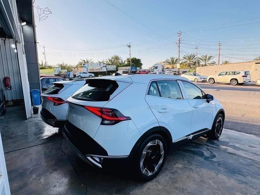 .  {.♥️مجموعه الملك لتجارة السيارات الحديثة ♥️.}

🔥🩵اقوى العروض ل كيا سبورتج 2025 فول 1/1 🔥🩵

              .✅🔥العروض نار و الاسعار نار 🔥✅

الاسعار شامل اللوحات المروريه بغداد 

🩵كيا سبورتاج 2025 زيرو  🩵‏ الي هوه نوعين 

1️⃣كيا سبورتج 2025 فول 1/1 بانوراما 

اليكم التفاصيل الآتية:👇🏻. قماره بانوراما

♥️ الموديل🔥 2025 🔥
♥️🔥قمارة بانوراما و قماره حديد الفئتين موجودات🔥 
♥️ سعة المحرك 2.0L
♥️ مرتبط بناقل حركة أوتو 6 نمر
♥️ عدد AIR BAG 2 
♥️ حساسات أمامية و خلفيه 
♥️ لايت زينون + LED ونشره لكزز لد 
♥️ كشافات  اماميه زنون 
♥️ بك لايت LED
♥️ حجم الاطار ويل كاب كروم 19  
♥️ 4 دسك
♥️ ماسحة خلفية
♥️ اريل نفكيتر 
♥️ مفتاح التشغيل بصمة و تشغيل عن بعد 
♥️ فتح الصندوق كهرباء 
♥️ شاشة Apple Car play
♥️ كاميرا دوارة
♥️ الانارة الداخلية LED
♥️ حركة المقاعد الأمامية كهرباء
♥️ تدفئة المقاعد الأمامية 
♥️ تدفئة المقود
♥️ مثبت السرعة Cruise
♥️ المودات والأوامر الصوتية
♥️ أوضاع القيادة  Drive Mode 
♥️ حساسات ضغط اطارات 
♥️ مقود جلد حياكة 
♥️ شفتات ستيرن 
♥️تبريد بيانو شاشة
♥️قطعتين تبريد 
♥️ ا ABS 
♥️سايد بريك بصمه ا Auto Hold   أوتو هولد
♥️ نظام مانع الانزلاق
♥️ نظام نزول المنحدرات 
♥️ اشارة في المرايا الجانبية رادار 🔥
♥️ مخرج منفذ الطاقة ⚡
♥️شاحن هاتف Wireless 
 💵 السعر نار 🔥🔥

الاسعار شامل اللوحات المروريه بغداد  ‼️رقم بغداد ‼️
        
العنوان⬅️بغداد ⬅️ الكريعات ⬅️نهايه شارع المعارض 

اوقات الدوام > من الساعة 10 صباحاً الى 10 ليلاً 
يتوفر عدنا بيع وشراء ومراوس 
للاستفسار  الاتصال ع الارقام التاليه 

☎️***********

☎️***********

☎️***********
