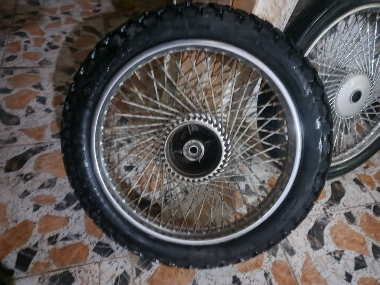 غراض دراجه للبيع وياله كامله تايرات جدد ويل امامي جديد دبل سيم حته بنزات وياهه ٣٠ الواحد  وصدر امامي كامل شغال مابي نضوح وحته بولبرن وياه ب٣٠  دبلات خلفي شغالات ب١٠ مجامع اصليات ب٥ سكان وفافونه نضيفات ب١٠ اشاير ب٣ ماشه خلفيهه مال سونك نضيفه ب١٠ صالصنصه كاتم ب١٠ كلهن ١٣٥ للتواصل ***********
