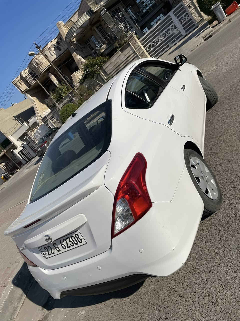 السلام عليكم شباب نيسان سني 2021 هندي ماشيه 118 رقم أربيل كفاله من الصبغ حتى الدعميات بيها بارد جوه قبق البانزين شبر وبيه كم حالوبه بل قماره ممبينه بس بل سونار كير محرك تبريد على وضع الشركه حساس خلفي واسبايدر اصلي السعر 112 مكانه بغداد حي الجامعه وأي استفسار حاضر ***********
