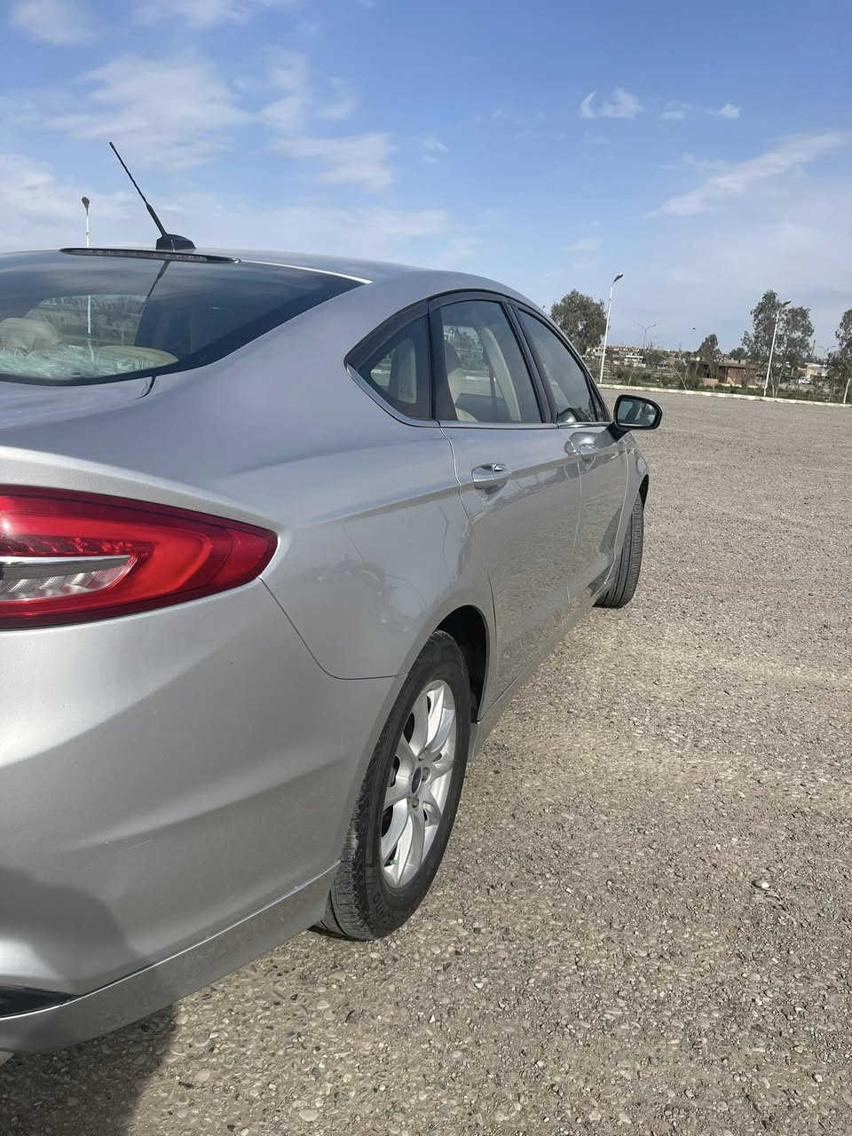 فورد فيوجن 2017 للبيع 
صور الحادث موجودة فقط بونيد 
بدون دواخل
مواصفات s
ماشية 170 كم 
باسمي شرط التحويل ثاني يوم 
السعر ١٢٠ $
***********
