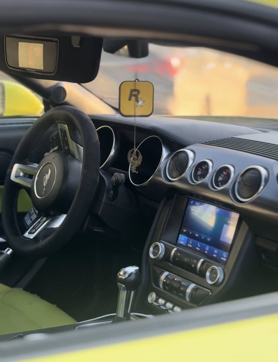 السلام عليكم

الحلال الجميل والمميز للبيع
لون وفئة مميزة

موستنك ايكو بوست هاي برفورمنس بكج 
فئة الهاي برفورمنس بكج لون فسفوري مو اصفر

ممشى السيارة 26 ميل فقط حقيقي
حادث قطعتين جاملغ وبنيد الحادث جاي عالجاملغ مو بجم

مواصفات السيارة
‎1-عدادات تراك بكج 
‎2-اكتف اكزوز بلادي 4 نغمات  (Quiet-Normal-Sport-Track) التحكم بالشاشة بلادي مو ريمونت
‎3-عليها اكسل تراك بكج من الشركة يعني بلاد
‎4-كولر ريسنك سعره 550 دولار يعني انسه الحماوه للتوربو 
‎5-لايت متغير 220 حركة ولون 
‎6-رادار ومحافضه على المسار 
‎7-نقطة عمياء
‎8-فجوج بريمبو اصل 
‎9-دبلات كهرباء تجي مال ماك ون
‎10-تاكل دهن 5-50 وهذا الشي ينطيك قوه تحمل للمحرك اكثر بهواي من الايكو العادية
‎11-ستريس بار مختم فئة هاي برفورمنس بكج

والي ما يعرف بفئتها تجي اقوى من الايكو العادية من ناحيه الاحصنة وقوه تحمل المحرك وحتى دهنا يختلف تاكل 5w-50 

السيارة حيييل نضيفه وعلى وضع الشركة وترايها وين متريد تطلع

مكان السيارة كركوك
السعر 178 وبي مجال حك الجية 

للاستفسار اكثر 
***********
