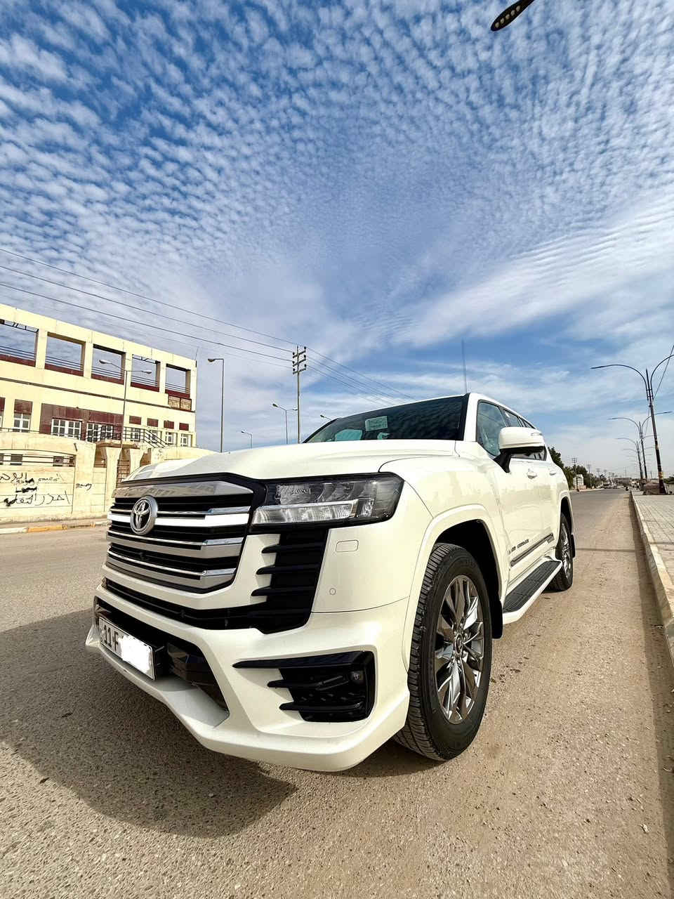 السلام عليكم ورحمة الله
لاندكروز GXR 2024 لمتدد. بيع فقط

ماشيه 38 الف كيلو  وكالة  سازز   ضمان 

السعر.745 $$  رقم بغداد بسمي السياره مغلفه PPF 

محرك 6 سلندر 

فول مواصفات
1 حساس امامي خلفي
2  شاشه حجم كبير. + شاشات خلفيه
3 شاحن موبايل   وايرلس
4جنطه كهرباء (شفط)
5داخل جلد بيجي 
6ويل كروم
7 كراسي كهرباء
8 اشاير  جانبيه 
9 زراك لايت
9تشغيل عن بعد
10 فور ويل 4X4
 11فول تحكم ستيرن
12دشبول صاجي
13 هاندبريك بصمه
14 كامرات 360 درجه
وبعد بيها مواصفات هواي.

السعر.745 $$  رقم بغداد بسمي 

مكان السياره. السماوة   

                                                           

‏‭0775 000 5488‬
