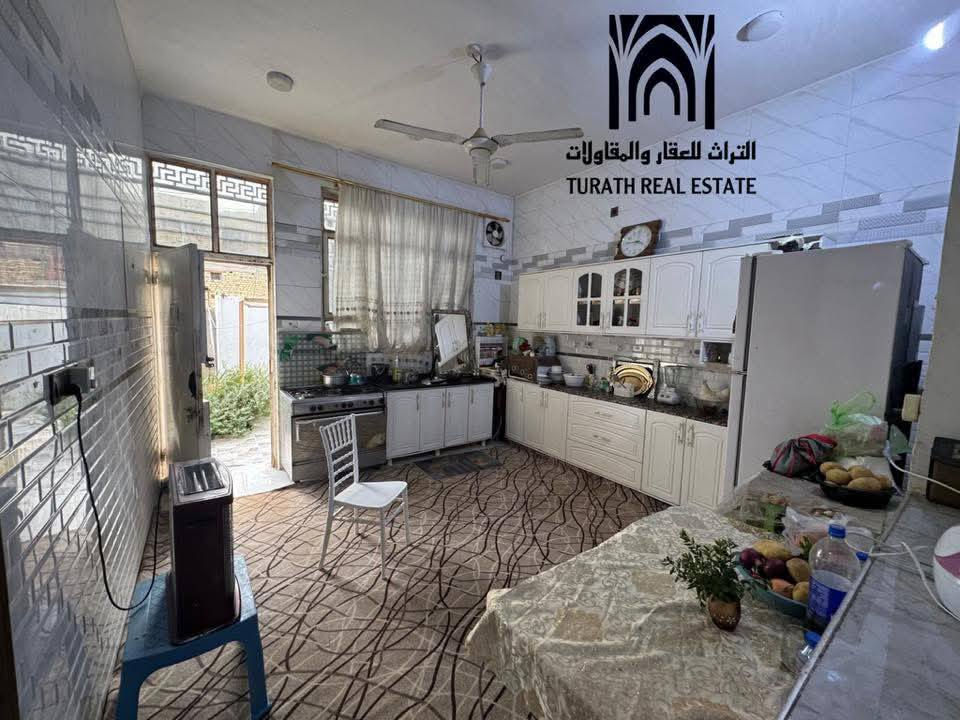 بيت 200 متر طابو للبيع او المراوس  حي الجامعة قرب شارع 20 ومدرسة السجى
بناء حديث 2022 
طابق سفلي كامل : 
⭐ مطبخ
⭐ غرفتين نوم 
⭐ صالة 
⭐ استقبال
⭐ حمام مشترك

 طابق ثاني عالنصف : 

⭐ يحتوي على صالة بنفس قياسات الصالة السفلية 
وحمام وايضا سطح وقواطع غرف غير مكتملة للراغبين بالاكمال وضافة غرف اضافية 

⭐ كافة الخدمات متوفرة تبليط انترنت ضوئي كهرباء مولد ونفايات

للاستفسار اكثر *********** متواجد واتساب
