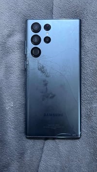 S22 الترا • ١٢٨ • شاشة مفطرة