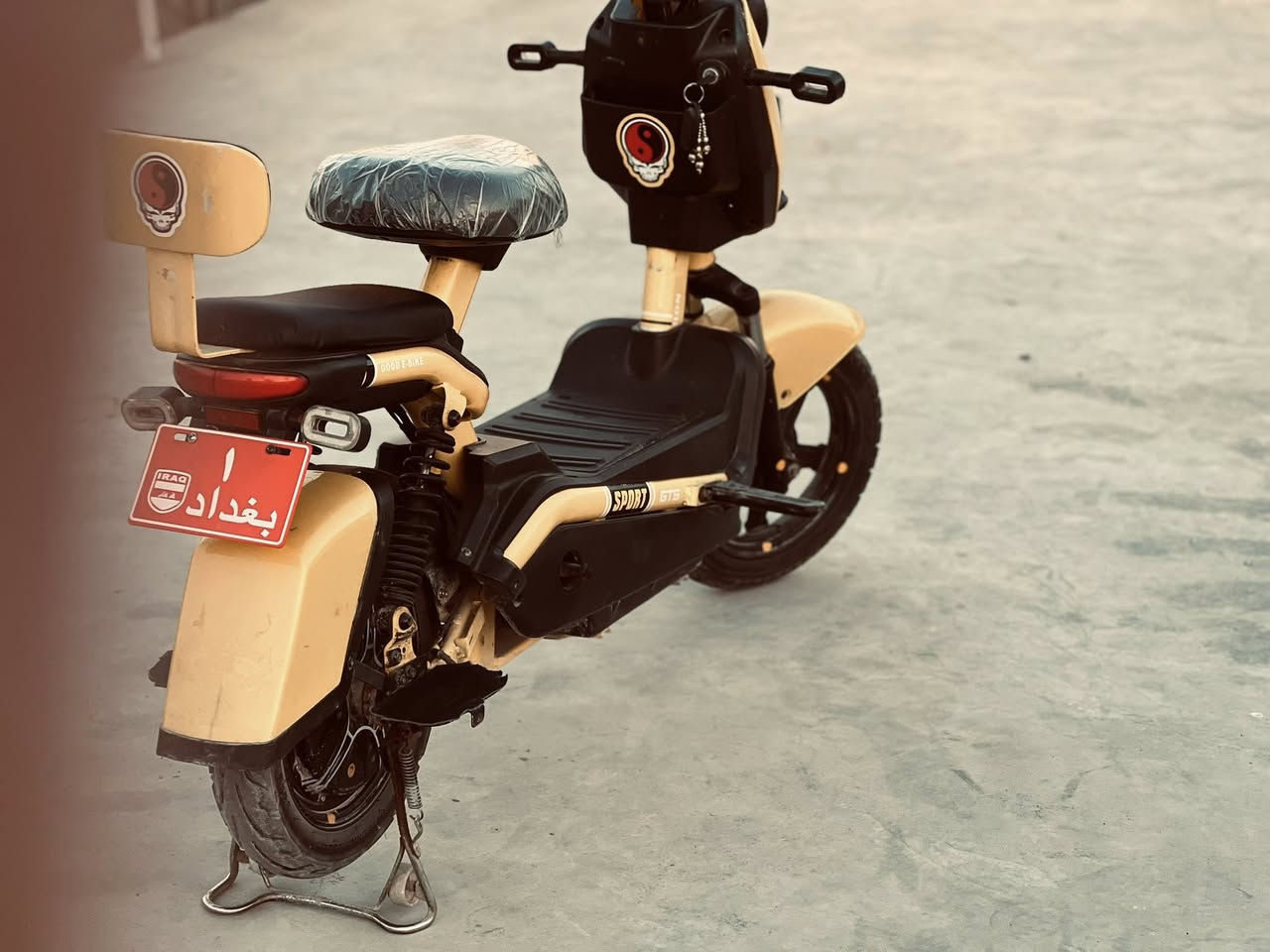 السلام عليكم دراجه شحن للبيع حجم 14 كهربائيات كلهه شغاله تشتغل بصمه واسويج  السعر 300 وبيهه مجال مكاني بغداد جسر ديالى جديد اتصال والاستفسار ***********
