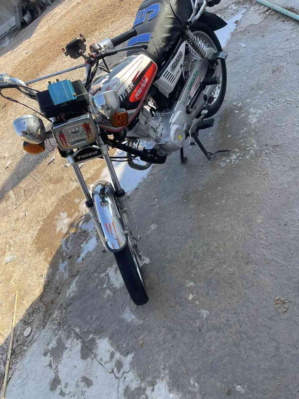 سلام عليكم دراجه تايكر موديل 21دراجه نضيفه وخير من الله اوراق مكينه ما مفتوحه كهربائيات كلهه شغاله مكاني المسيب سعر 575 وبيهه مجال  اتصال ***********
