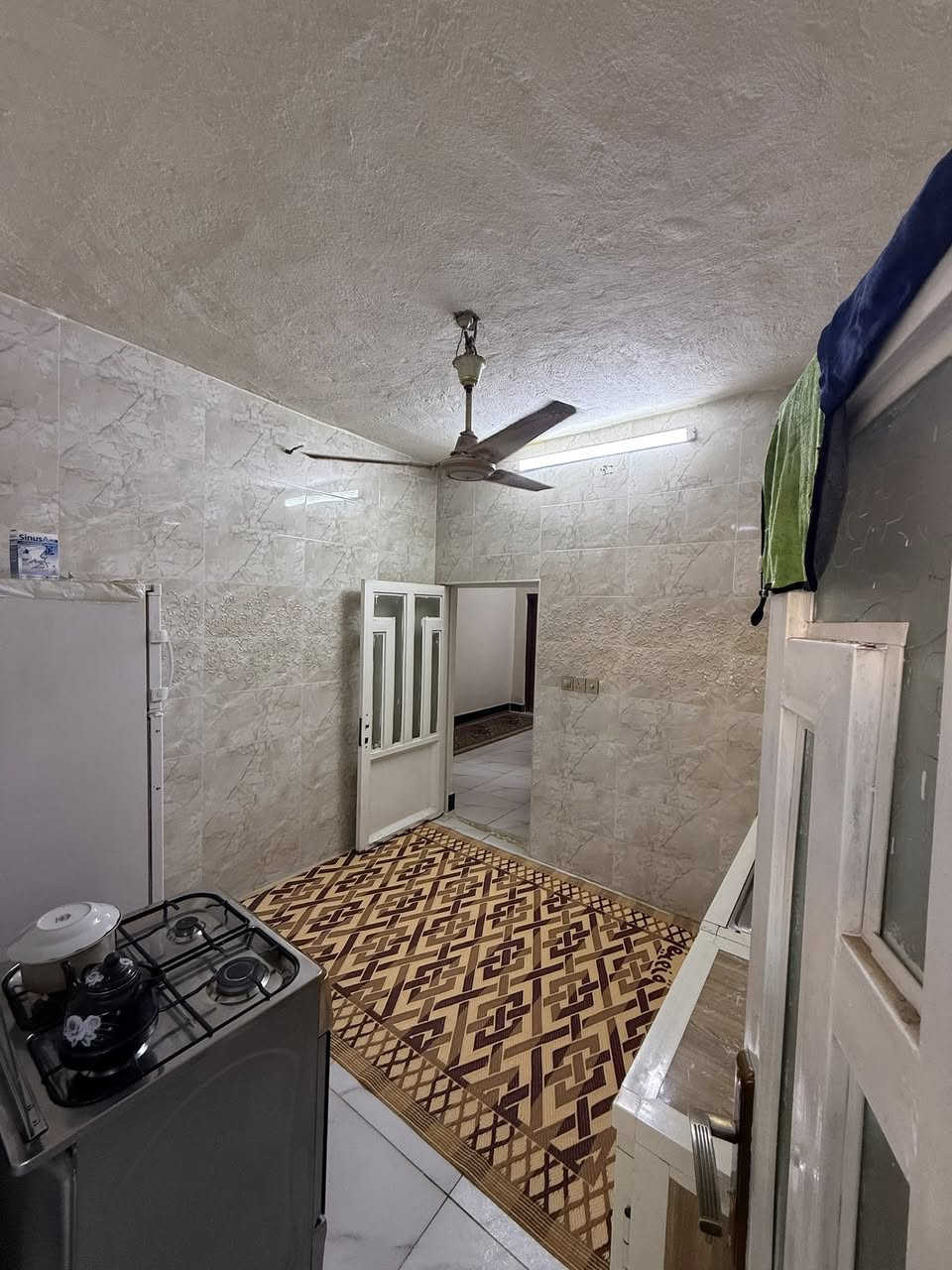 السلام عليكم بيت للبيع 100متر غرفة وصالة ومطبخ واستقبال وصحيات كونكريت مسلح.
مكتب حازم البديري 
***********
