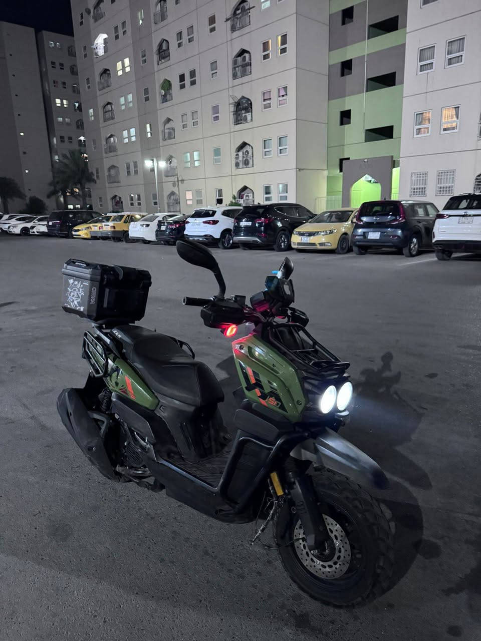 السلام عليكم
دراجه همر جديده 
موديل 2025 بانزين مع بوكس وياهه واراقاهه ومنفيس كلشي كامل بيهه جدا جديده السعر ٨٥٠ وبيهه شي بسيط ***********
