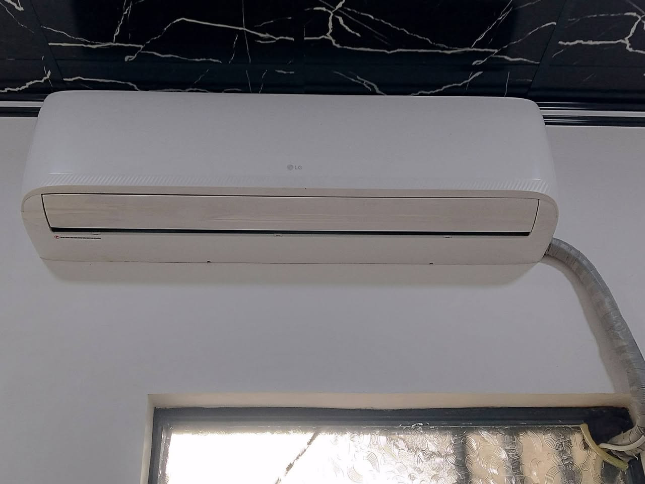 سبلت للبيع مستعمل شي قليل ماركةLG طنين جديد***********
