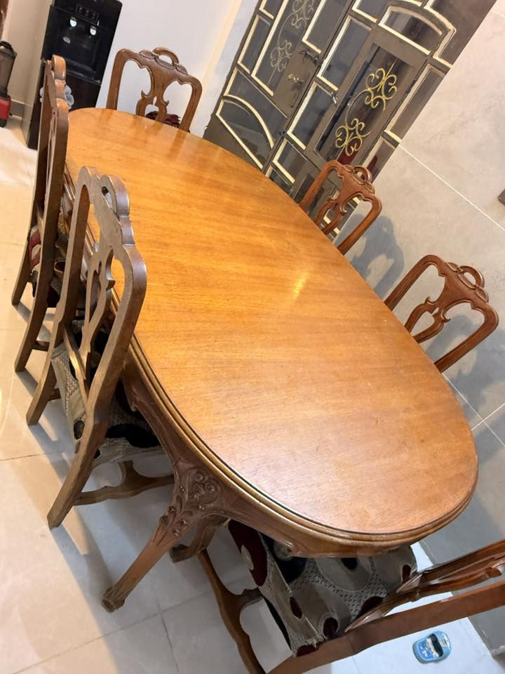 ميز طعام للبيع يحتوي ع 6 كراسي
نوع الخشب بورمي 
سعرة 350 الف
بغداد الحسينية 
***********
