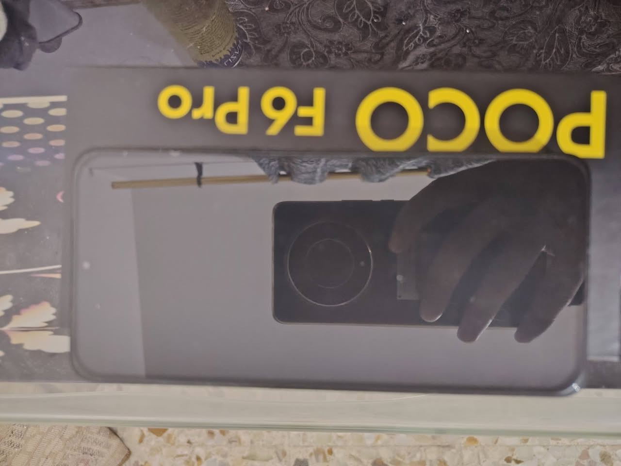 السلام عليكم شباب.. متوفر جهاز Poco F6 Pro بنظافة كارتون (أخو الجديد تماماً)، استخدام 4 أشهر فقط، بدون أي شخط أو خدش نهائياً (مابي أي زلغ).
السلام عليكم شباب.. متوفر جهاز Poco F6 Pro بنظافة كارتون (أخو الجديد تماماً)، استخدام 4 أشهر فقط، بدون أي شخط أو خدش نهائياً (مابي أي زلغ).
### ⚙️ المواصفات الفنية المتميزة:
 * الذاكرة والتخزين: 512 جيجابايت (مساحة عملاقة) مع رام قوي جداً لإدارة الألعاب والمهام الثقيلة بدون أي تعليق.
 * المعالج: Snapdragon 8 Gen 2 (أداء كارثي في ببجي والألعاب الثقيلة وثبات فريمات عالي).
 * الشاشة: شاشة AMOLED بدقة 2K فائقة الوضوح مع تردد 120Hz (سلاسة تامة بالاستخدام).
 * الشاحن الخارق: يدعم الشحن السريع المجنون 120 واط (يشحن الجهاز بالكامل بلمح البصر).
### 📦 الملحقات وحالة الجهاز:
 * الجهاز مكفول كفالة عامة (ضمان رسمي شغال).
 * يأتي مع كامل ملحقاته الأصلية (الكرتونة الأصلية + الشاحن الأصلي الـ 120 واط + سلك الشحن + دبوس الشريحة).
 * فحص البطارية في النظام يعطي حالة: Good (ممتازة وجاهزة للشغل الشاق).
### 💵 السعر:
 * السعر قفل: 525 ألف دينار (سعر نهائي وغير قابل للتفاوض، رجاءً وبدون إحراج، السعر مناسب جداً مقارنة بنظافة الجهاز والملحقات).
📍 الموقع:( اثار بابل _برنون: بابل  ) مع إمكانية الفحص والتسليم المباشر.
📥 للمهتمين والشراء المباشر، يرجى المراسلة على الخاص او التواصل على واتساب او الاتصاعلى الارقام التاليه :
9647765826732+
9647819524004+


**إذا كنت صاحب هذا الإعلان وتريد حذفه لأي سبب، رجاءا أرسل رسالة إلى الدعم الفني**