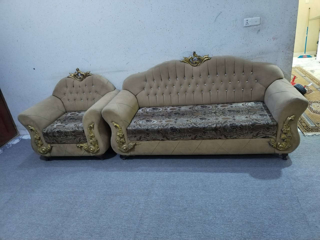 للبيع تخم قنفات ملكي 10 مقاعد نضافه 90٪
قطعتين ام ٣ نفر
قطعه ام ٢ نفر
قطعتين ام ١ نفر
للاستفسار الاتصال على الرقم ***********
بصره قضاء المدينه
