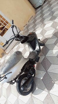 دراجه بيجي نضيفه مكينه نضيفه ما مفتوحه مكاني كوت سعر 200 وبيهه مجال لت...