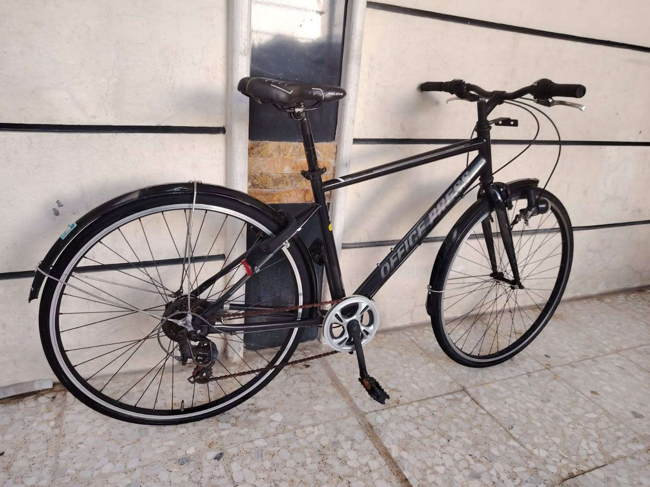 السلام عليكم ورحمة الله وبركاته
بايك موديل سي ٧٠٠ ترحال حجم ٢٨ 
باله ياباني وضع حاويه فول  
نضافه فول فول موصفات
ماركه ( اوفس ابرس ) 
  سستم كامل شيمانو
يدات فر شيمانو اصلي 
السعر (  100  الف ) 
قفل خلفي اصلي شغال 
عكرب ماركه اصلي  شيمانو  
  لون ميمز اسود مختم 
كير ٧ / ١ شغال سستم كامل 
غير مستخدم داخل العراق
العنوان بغداد منطقة الحبيبيه 
هاتف *********** 
الاستفسار واتساب
