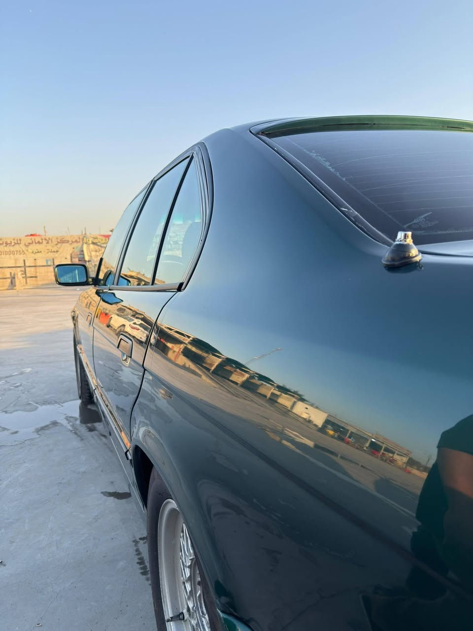 السلام عليكم من رخصه ادمن بي ام دبليو حجم 525اصل  
بليته وسنويه رقم جديده هزه جديده سنويه الى 2030
موديل 93.بجم عريض 
كفاله بدون دكه جاكوج بخ جماليه 
محرك فانوس 
كير 3وظعيات قياده 
لايت امريكي 
تبريد ثلج 
تخم تاير 
حداديه طوبه 
منظومه بانزين 
منظومه ماي 
كهربائيات بلاد 
مانقص بيها كلبسه 
لون زيتوني متغير 
غرفه جلد اسود بلجيس 
مكان السياره البصره 
*********** وات ساب 
*********** اتصال 
السعر 85  وبيها مجال لشراي 
والسوك كلشي ومعروف 
هاي سياره جديده والف 
عافيه على الياخذها مايذب 
عليها الف دينار تراي السياره 
260 شرط من البصره لزاخو 
لمايشتري لايكسر بحلال الناس 
وتحياتي الكم جميعا
