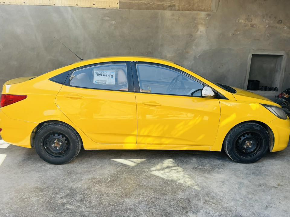 للبيع اكسنت ١٢خليجي  مكينه ١٦٠٠  رقم كربلاء انكليزي بسمي تحويل ثاني يوم سيارة جاهزة نص فول السيارة 
مكينه كير تبريد جاهزة 
بيه طخة بسيطة بالجاملغ الخلفي جهه السايق 
السعر ٨٠ وبيها مجال مكان السيارة الديوانيه 
اي استفسار ***********
