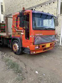 للبيع ناقلة فالفو دبل قمارة فلات ٢٠ طن رقم اربيل موديل 2000تبريد تدفئة...