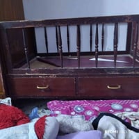 سرير أطفال • خشب قديم • شغل ممتاز