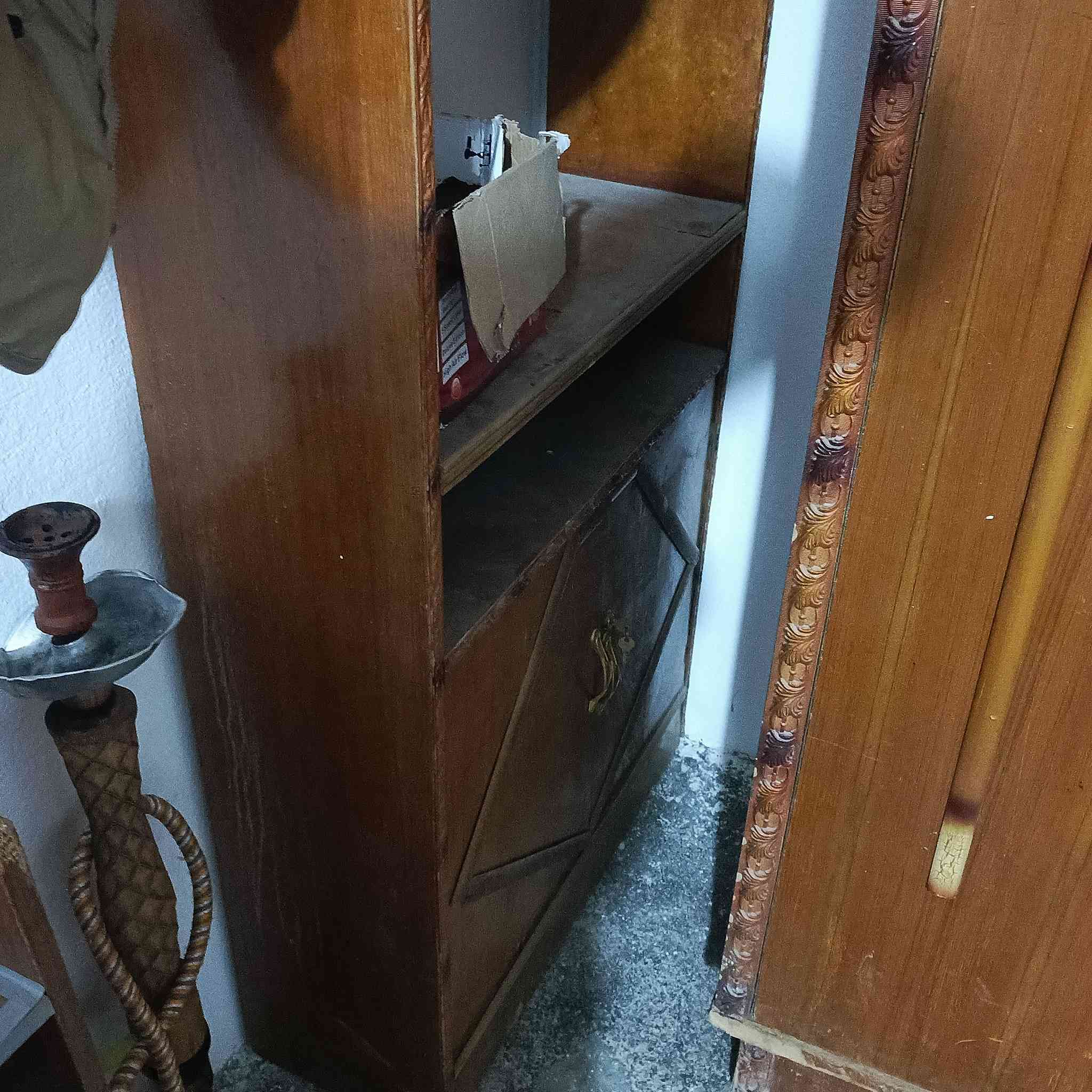 السلام عليكم غرفه للبيع السعر 300 الاستفسار على الرقم ***********
