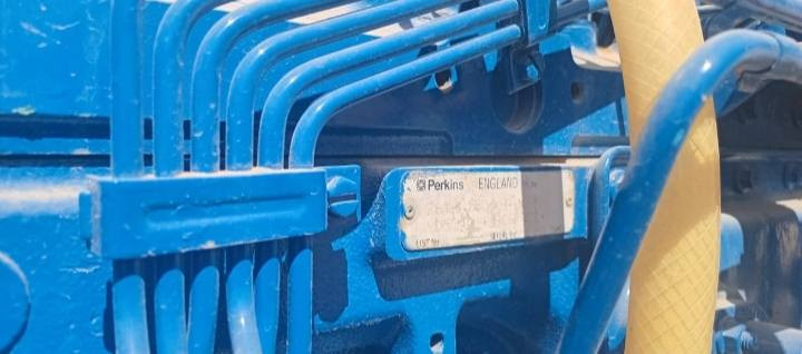 السلام عليكم ورحمة الله وبركاته
للبيع 
مولده بيركنز انكليزي 6 سلندر 
100 كي في شاصي تشغيل و اطفاء اوتو شاشه حمايه للاستفسار الاتصال على ***********
