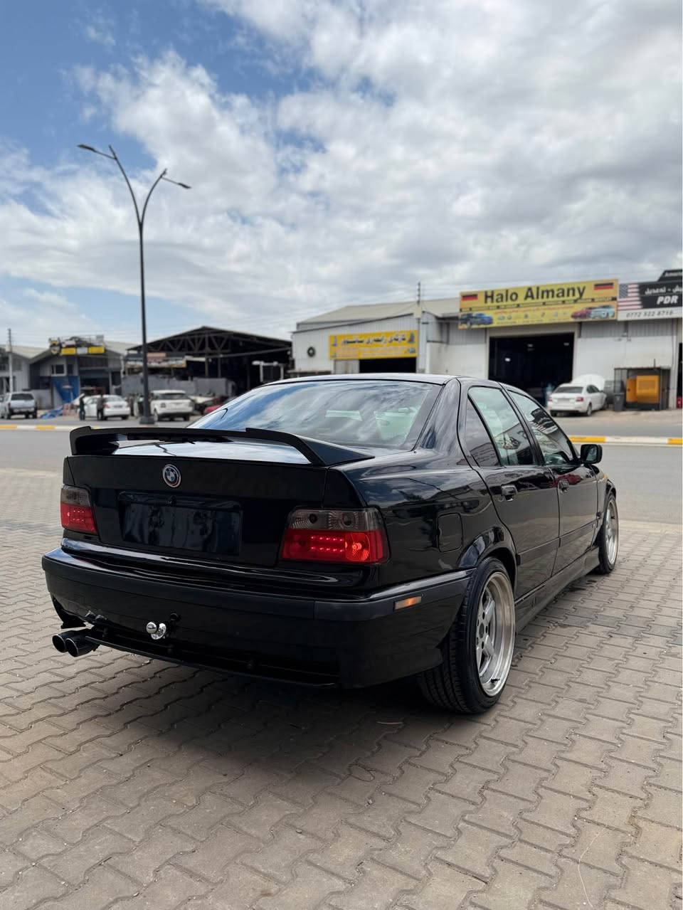 bmw 320i 
مەکینە ٢٠ کەپس دیجیتال
گێڕ عادی
ئاڕمی پلاستیک دهۆک بەشەرتی غەرامە 
کەرەبایات کامل مەزبوت 
تەبرید سارد و گەرم مەزبوت
٤ تایەو ویلی لۆک 
کامل پارچەی  M power
دەعامی و دۆسە و باڵی سپۆڕتی لەسەرە 
0770 157 7767 السليمانية, العراق
