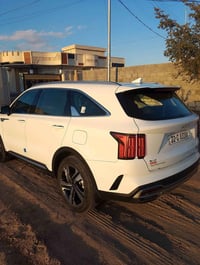 للبيع كيا سورنتو 2023 محرك6 سلندر هاتف07823236383