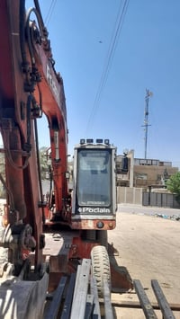 للبيع حفاره بوكلن السعر ٩٠ ورقه هاتف ٠٧٧٠٣٩٢٥٠٣٥
