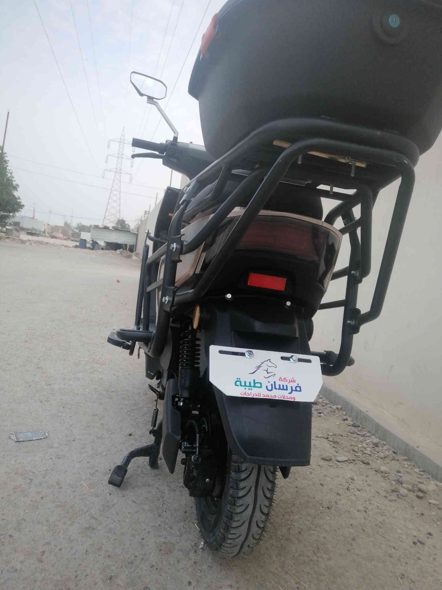 السلام عليكم ماطور شحن للبيع 
شركت نايسي شكل السكنس الحديث المميز
 المميزات
 تايرات جدد
رجوع بك  مع مثبت سرعه
ثلاث سرع 
ابريكات دسك ابو الدهن
مدرع من كل الجوانب 
لايت زنون مع دبل اشاره
لون الماطور المميز عسلي
بطاريات ام ال32امبير 
ام بي اثري 
ثلاث انضمه تشغيل 
اسويك وتحكم عن بعد وبصمه عدد2
قبل 20يوم اخذته 1150
بعده وضع الشركه فول 
السعر الحالي 1000 مليون وبيه مجال
للاستفسار ***********
