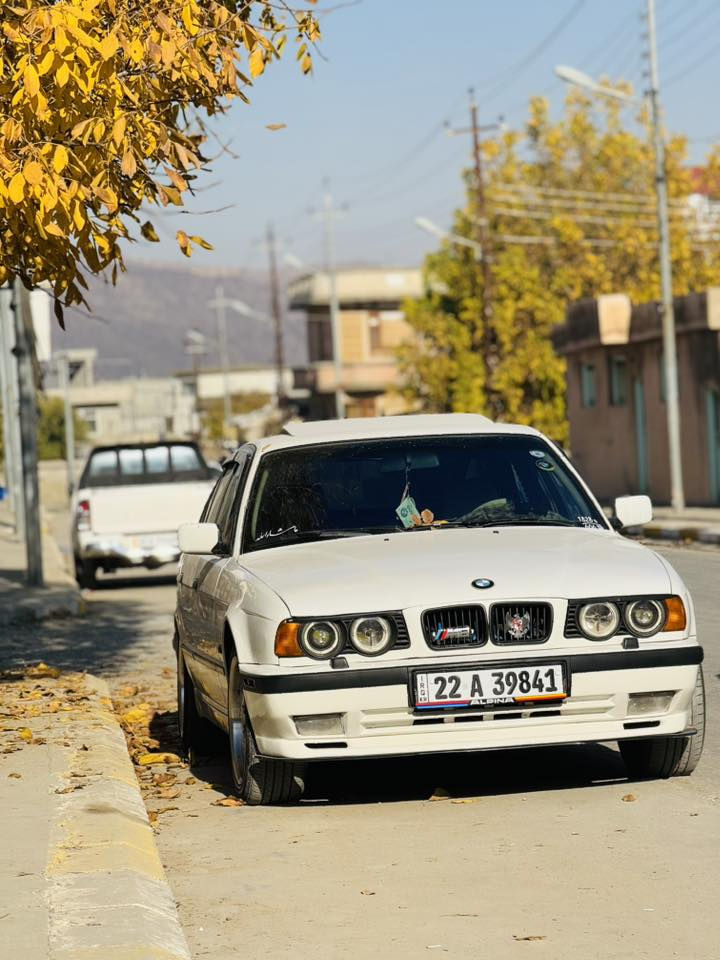 سڵاو و ڕێز بۆ هەموو لایەک
بیئێم 525 IA بۆ فرۆشتن 
 مودێل 1991
سەنەوی و ژینگەو ڕێگەو بانی تازەیە بەیانی بیکە بەناوتۆ 
گێڕ تۆماتیک
 سڵایت 
 چوار جام کارەبا  
 کوشن جڵد 
 ناو سپی  
 گێچ ئەڵقە 
 تەبرید   
 چوار تایەو ویلی M5 ی لەژێرە لۆکک 
قوفڵ مەرکەزی و تاقم لایتی زینۆنی خەت 100$ لەسەرە  
 بەس چوار پەنجە زیاتر نا لێدراوی هەیە هەر پێوەی دیارنیە
دوو چەمەلەقی پێشەوەی بۆیاخە بۆنیدی بۆ گۆڕاوە بە پان 
زۆر شتی ترر.لە پێنجوێنم بۆ زانیاری زیاتر ***********               هەمو شتێکی لەسەرە ڤایبەر واتساپ ... 
ئەدمینی گووڵ‌❤
