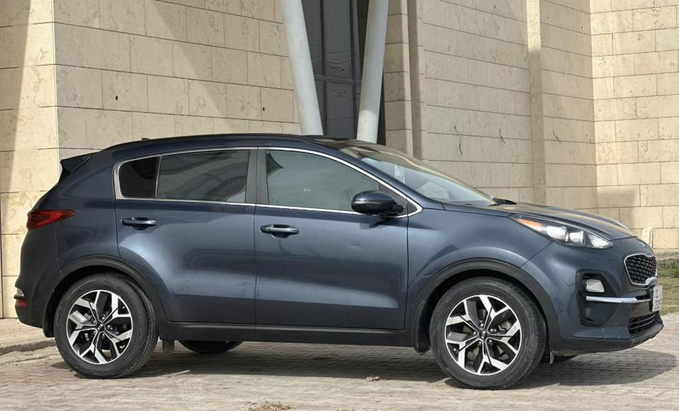 السلام عليكم
سبورتج2022 امريكي
رقم بغداد دولي تحويل ثاني يوم
محرك 2400
حادثهة جاملغ +بنيد
السيارة فول مواصفات للاخير ١/١

بصمة 
بانوراما طكتين
حساس خلفي + كامرة خلفية دوارة
راداد امامي خلفي
كشنات جلد / تدفئة تبريد
تحكم ستيرن جهتين
ثلاث وضعيات للقيادة /سبورت/ايكو /اعتيادي
مانع منحدرات
ماشية50الف
السيارة جاهزة مابيهة كل نقص

للبيع او للمراوس معروضة 180$ وبيهة مجال 
مكانهة واسط/الكوت
للاستفسار***********
