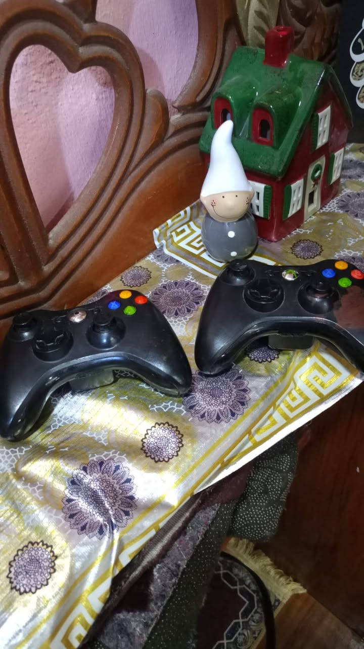 اكس بوكس 360 سلم ابو البصمه شغال نظافه فول مع كامل الملحقات محوله وكيبل اج دي ويدات 2 مكان بعقوبه حي المصطفى *********** السعر 90وبي مجال
