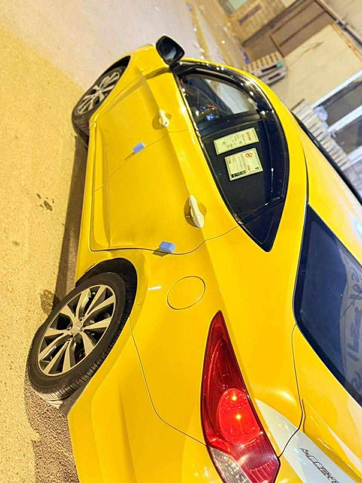 السلام عليكم ورحمة الله وبركاته اخوان سياره
اكسنت تكسي موديل ٢٠١٥ خليجي 
بيه تبديل جاملغ الامامي فقط 

رقم قادسيه انكليزي مداور ثاني يوم 
السياره فول مواصفات لخير 
المحرك ١٦٠٠ مرغوب 
السياره حيل جديده 
السياره جاهزه من كلشي كير تبريد المحرك حداديه مكفول 
الاستفسار اكثر اتصل على الرقم أو على واتساب مكان السياره المثنى قضاء الرميثه *********** حمزة, القادسية
