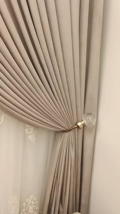 نوفّر خدمة شدّ وفلّ الستائر
لغرض التنظيف أو التحويل من مكان لآخر
مع الحفاظ على القماش والتركيب بشكل مرتب
للاستفسار يُرجى التواصل معنا
‏‪***********‬‏
