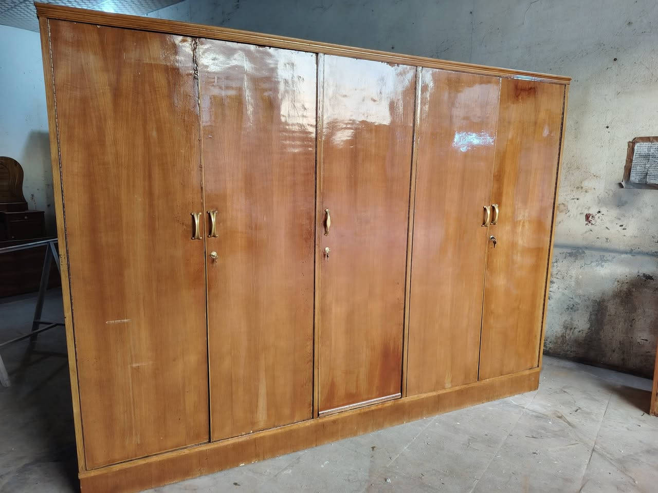 سلام عليكم كنتور ابو الخمسه بيبان صاج تسكام ضهر جرجوبه  للبيع سعر 250مكان حله واتساب***********
