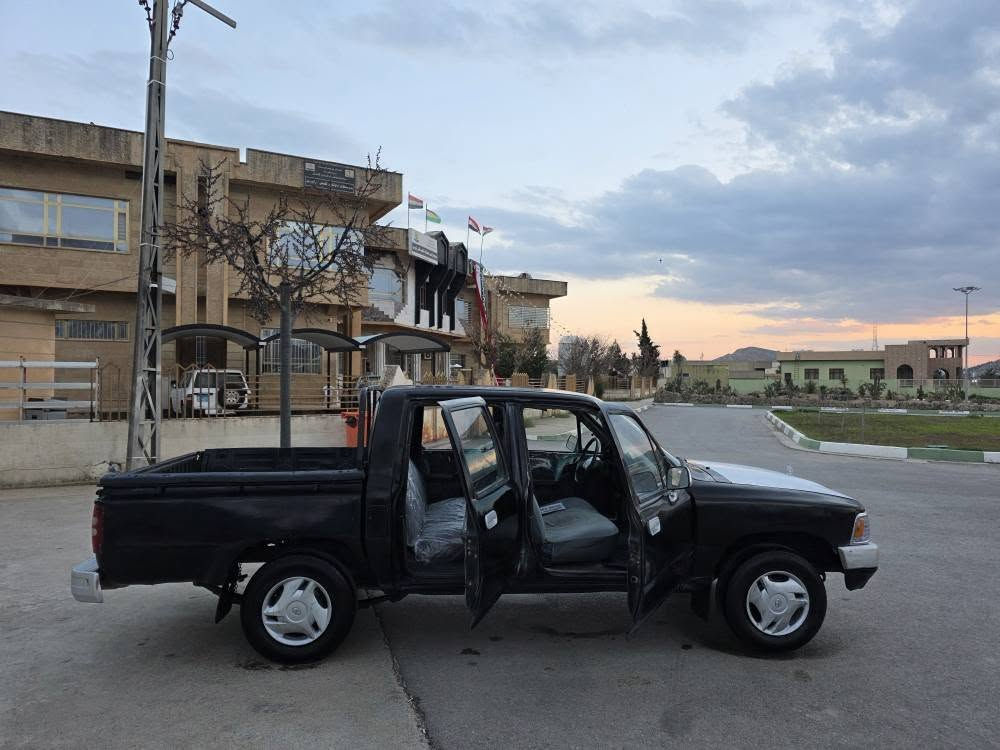 بلاش بەلاش  
بابەتەکەم زۆر جیاوازەو هەرزانە
پیکاب تویتا یابانی مۆدیل 1992 
گێر تۆماتیک مەکینە بەخاخ تەبریت سارد گەرم مەزبووت گێروو مەکینەی تویتا یابانی مۆدیل بەرزی لەسەڕە سەیاڕەکە ئارم بوە ئارمەکەی بزر بووە بەشەرتی ماڵی مەدەنیو دیناری کەسی تیانەبیت 
گێروو مەکینەو کامل کارەبایو تندوو تۆڵی مەزبووت شانسی بەشەڕتە خایسی نیە وەرگەڕاو براوە بەشەڕت
تەبریت تەجیل فڵچە لەیت هۆرین گیچی بەنزین هەمووی مەزبووتە ماڵی فەقیرەو ماڵی کەسابەتە بەنزرن کەم دەخوات 
شوێن رانیە *********** نرخی $15کۆ رانية, السليمانية
