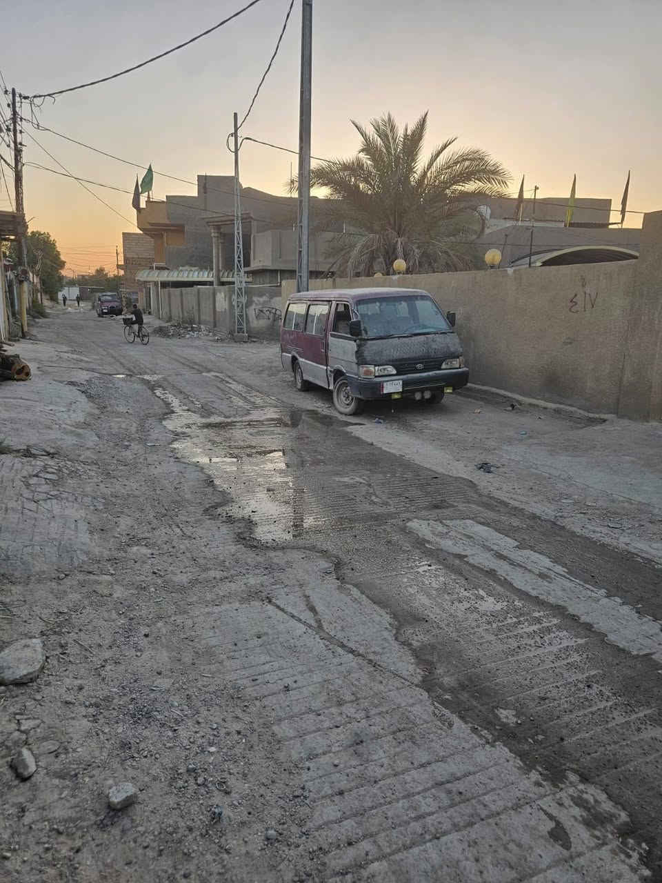 بيت لبيع طابو زراعي سند 25 بااسم صاحب الدار
مساحه 250 متر يحتوي على غرفتين نوم وصاله ومطبخ وهول من غير كلدور صحيات داخل وخارج الطابق الثاني سويت كامل + مخزن غراض موقع الدار حي جزائر منطقة البو عليان قرب السجه السعر 90 
***********
.
