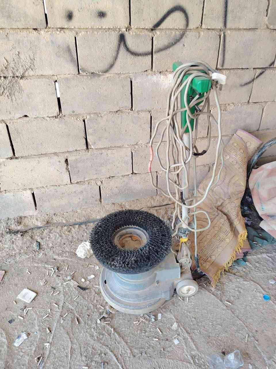 يالله سلام عليكم ماطور 3ونص حسان سنكل فيز معة مولد 30امبير هندي معة تاروسة هوة معة مكينة قسل فراشات معة توانكي كلة شرط الشغل مامستعملات هواي  مواد كاملة مال غسل سيارات لبيع مكاني رميثة رقم الهاتف***********
