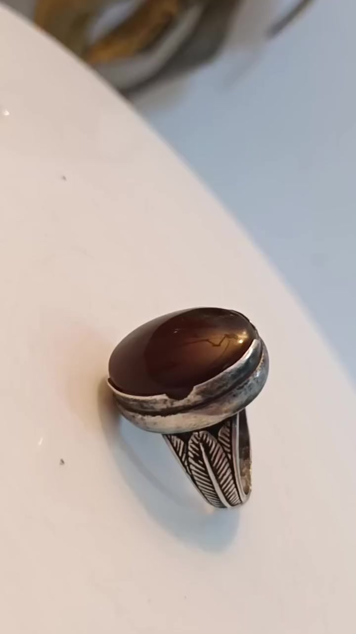 خاتم فضة قديم
شغل عراقي نقش يدوي (بدون ختم)
الحجر  عقيق يماني
سعره مع التوصيل ٧٥


**إذا كنت صاحب هذا الإعلان وتريد حذفه لأي سبب، رجاءا أرسل رسالة إلى الدعم الفني**
