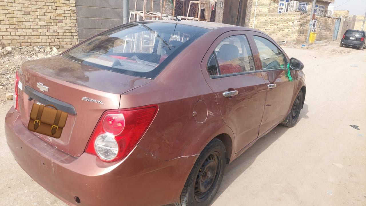 سلام عليكم شوفرليت سونك 2012 مكينه 1600 جديده توني شاد سياره حداديه وتايرات جدد كهربائيات كلها شغاله بنيد وجاملغ اثر الضربه الباقي سياره ما بيها اي حادث مكان سياره ناصرية سوك شيوخ راعيها مداور ثاني يوم  سعر 45 وبيها مجال حق الجيه سياره جديده ***********
