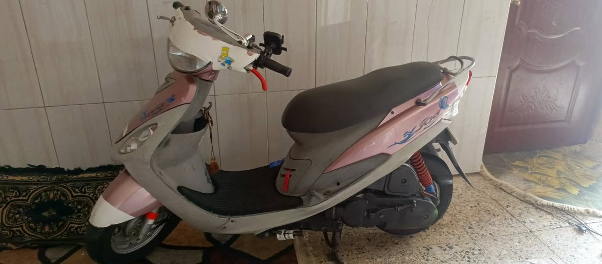 سلام عليكم دراجه ماكس منغوليا للبيع اني مطلعها حاويه دراجه جديده كهرباءيات شغاله بس سلف عطل مكاني سماوه بلوركاء سعر دراجه 950 هاذا رقمي ***********
